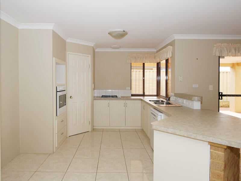 LOCATION, LOCATION!! Picture 3