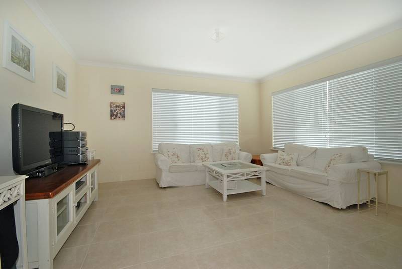 Grand location - Brilliant double storey! Picture 3