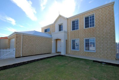 Grand location - Brilliant double storey! Picture