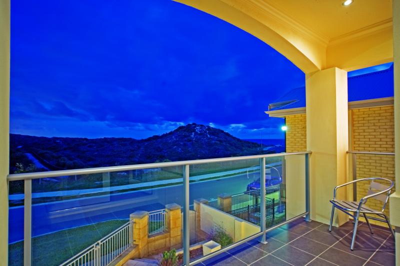 A TOUCH OF CLASS!!!
OFFERS INVITED!!! Picture 2