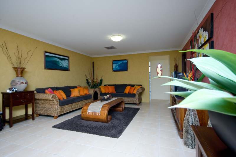 SIMPLY OUTSTANDING!!! Picture 2