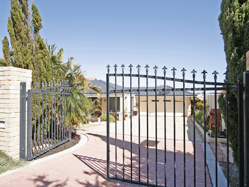 A SLICE OF PARADISE Picture 3