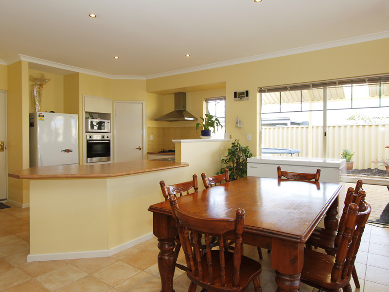 SPACE TO PARK THE TITANIC!! Picture 3