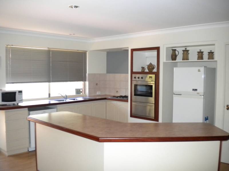 Entertainers Delight...with Spa!
(Option of Fully Furnished @ $460/week) Picture 2