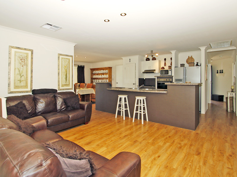 PRICE SLASHED - ENTERTAINING EXCELLENCE !!! Picture 2