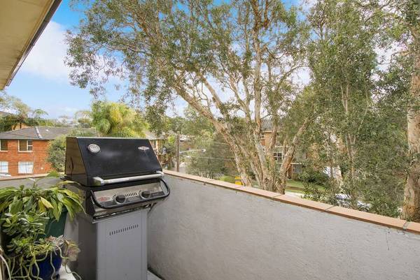 Sunny, Private & Modern Picture