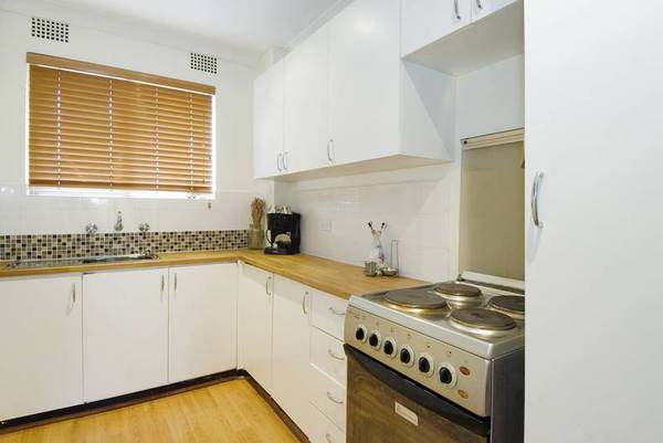 Sunny, Private & Modern Picture