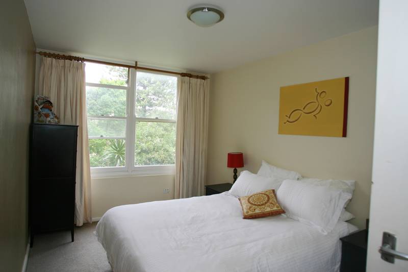 Large One Bedroom Apartment Picture