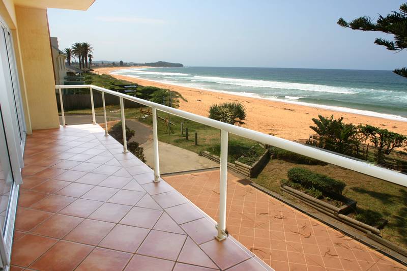 Absolute Beachfront Apartment Picture