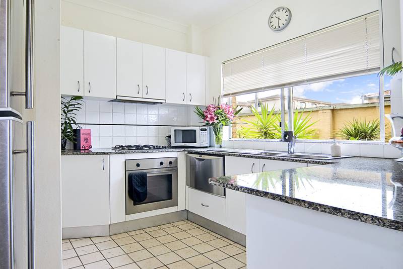 North Facing Courtyard Apartment Picture