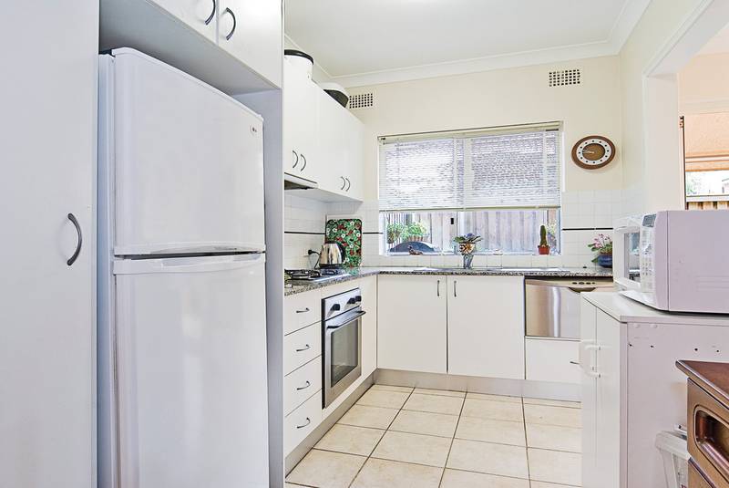 Spacious Courtyard Apartment Picture