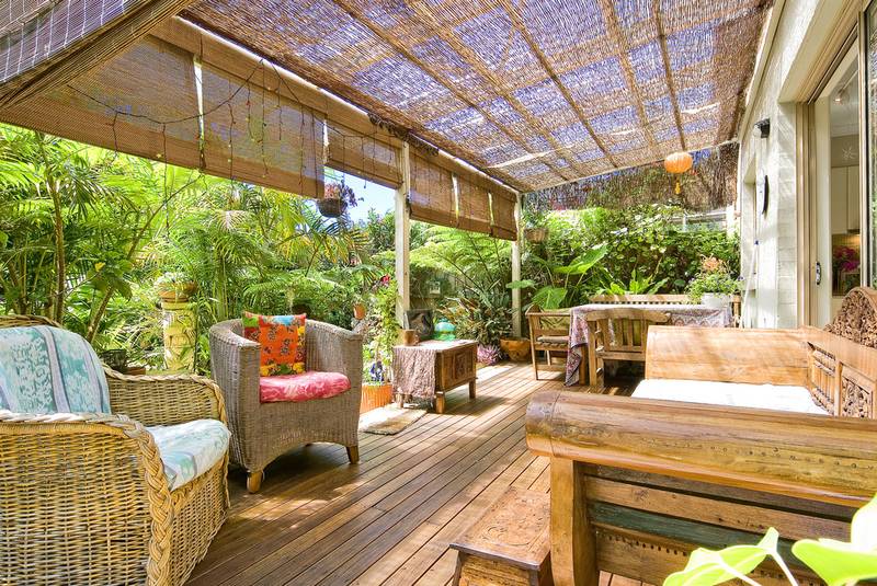 Stylish 4 Bedroom Townhouse Picture 1