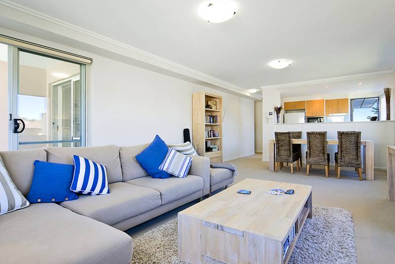 Executive Beachside Apartment Picture 2