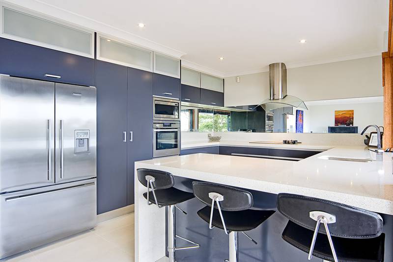 Ultra Modern Entertainers with Water Views Picture 2