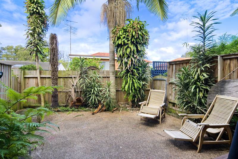 Sunny & Spacious Town Home Picture 1