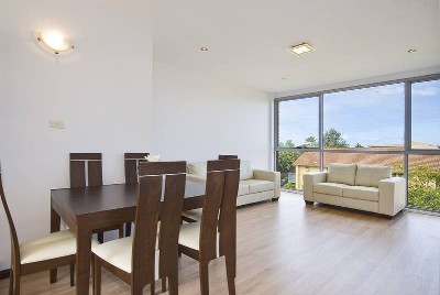 FOOTSTEPS TO THE BEACH Picture