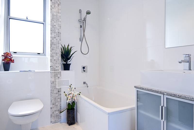 FOOTSTEPS TO THE BEACH Picture 2