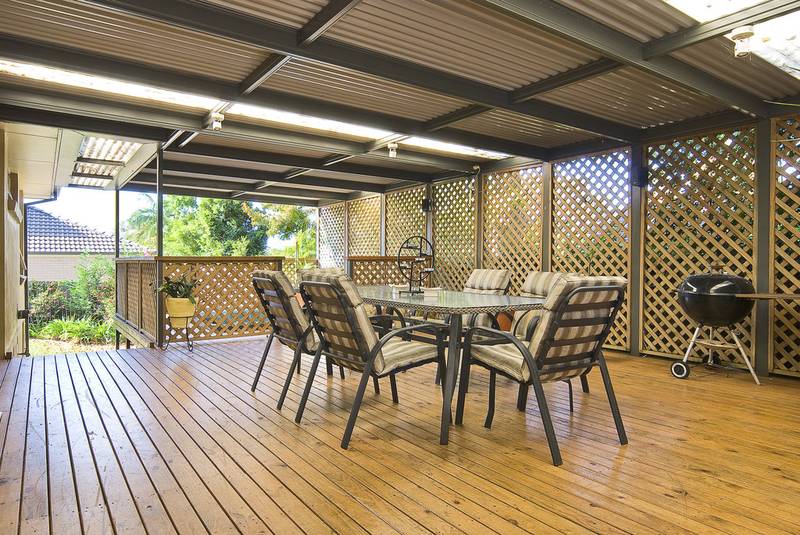 SINGLE LEVEL FAMILY HOME Picture 2