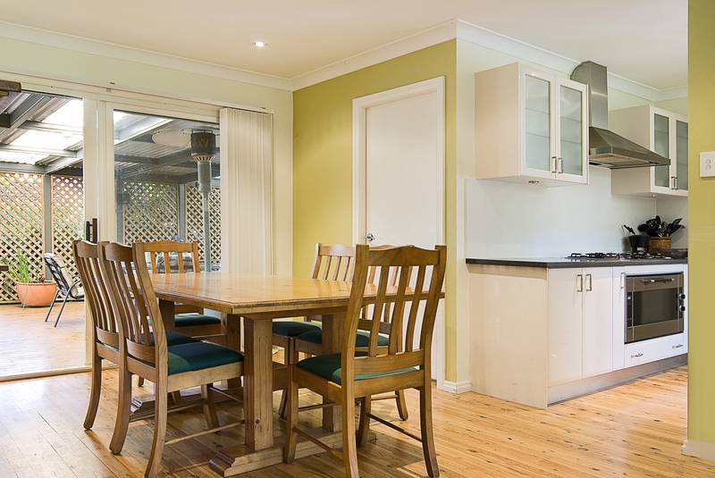 SINGLE LEVEL FAMILY HOME Picture 3