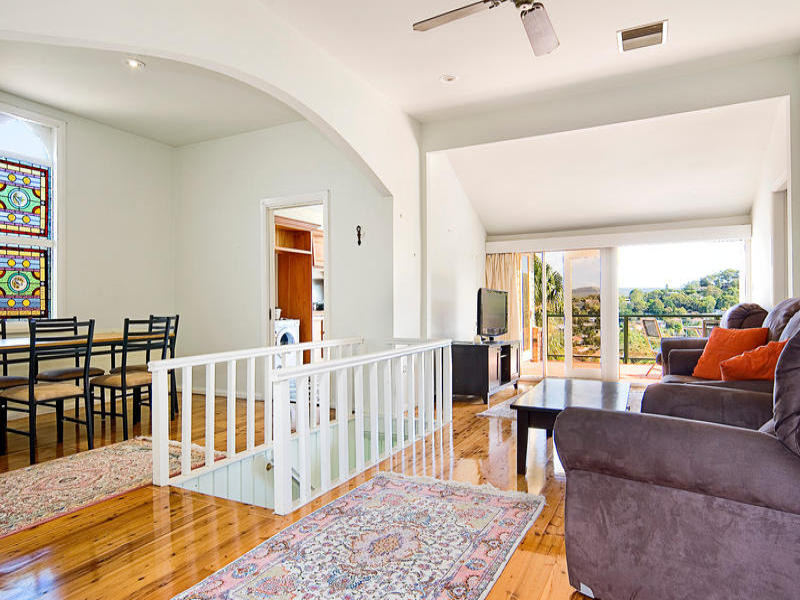 Family Home in Great Location! Picture 1