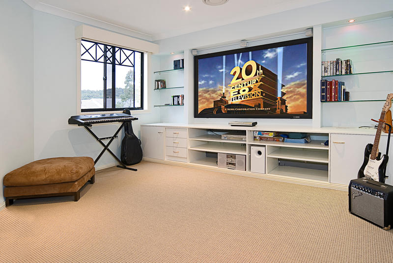 Stylish Family Living Picture 3