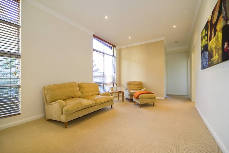 Fantastic alternative to Apartment living! Picture 3