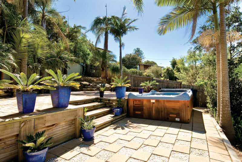 Cul-de-sac Living Picture 1