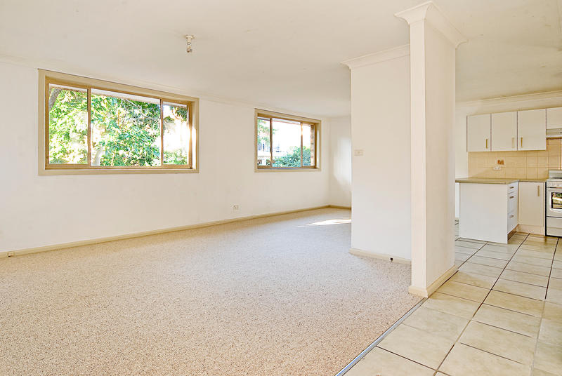 Family Home close to schools & shops! Picture 2