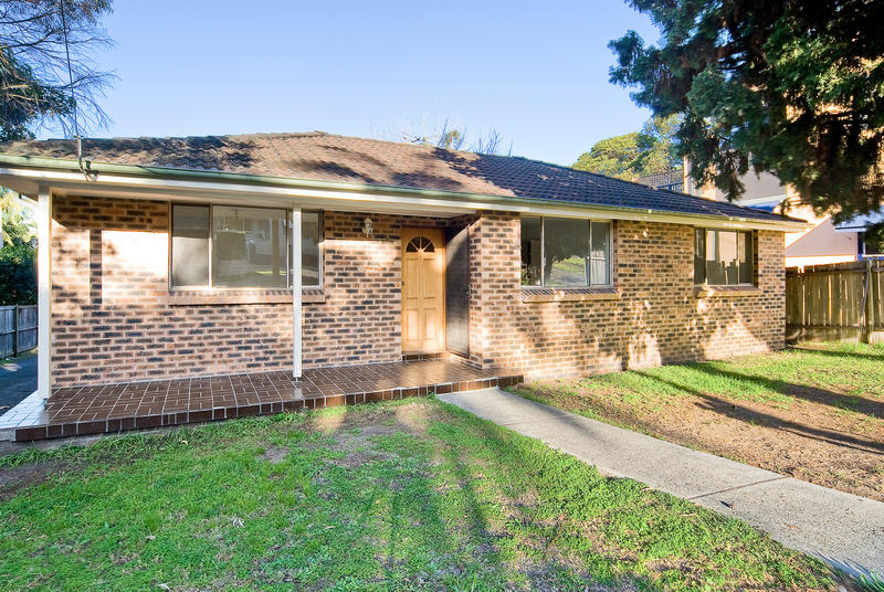 Family Home close to schools & shops! Picture 1