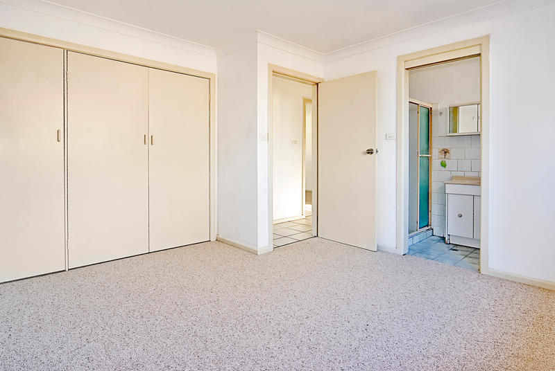 Family Home close to schools & shops! Picture 3