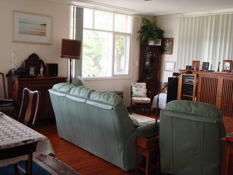 Family home with Huge backyard! Picture 3