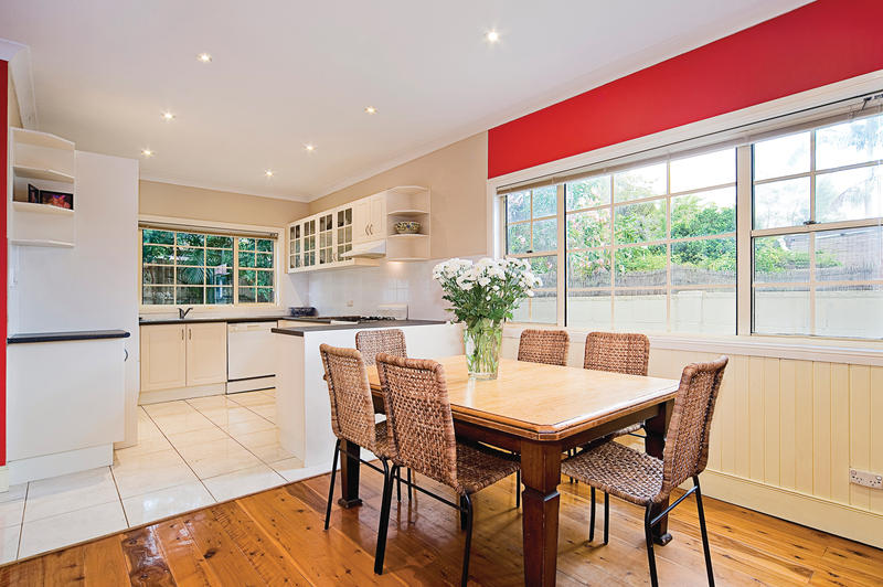 Stylish Beach Cottage Picture 2