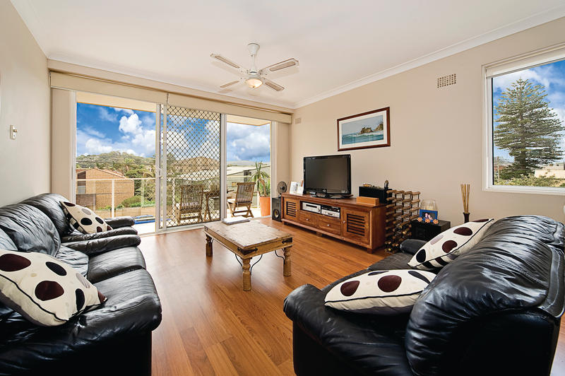 Modern Beachside Apartment Picture 3