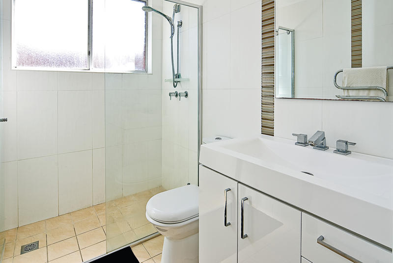 Spacious Beach Apartment Picture 3