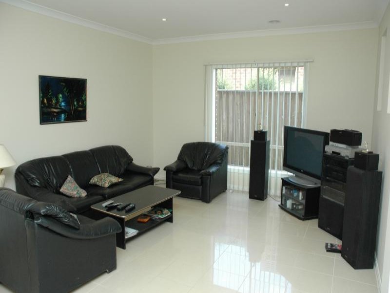 54 Sq, 6 Beds, 2 Study & Views Picture 3