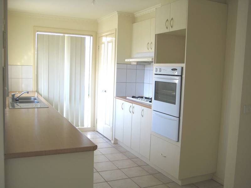 * Fresh Paint, Dishwasher and Air Con! What a Package! * Picture 3