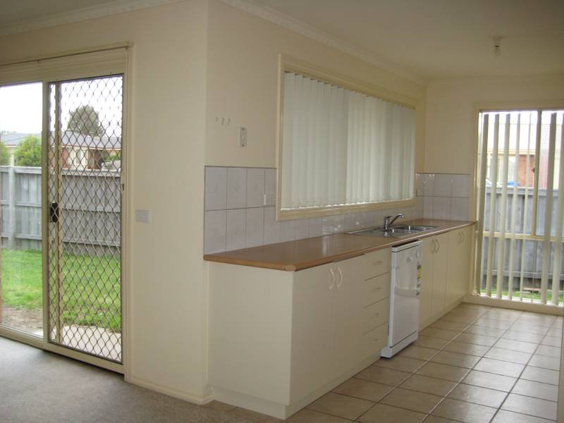 * Fresh Paint, Dishwasher and Air Con! What a Package! * Picture 2