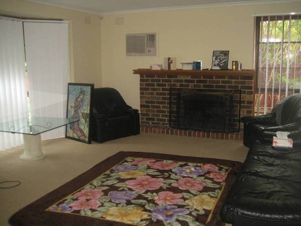 * Room for the Whole Family in Brentwood * Picture