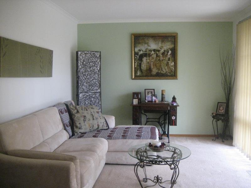 * Stunning unit in quiet complex * Picture 2