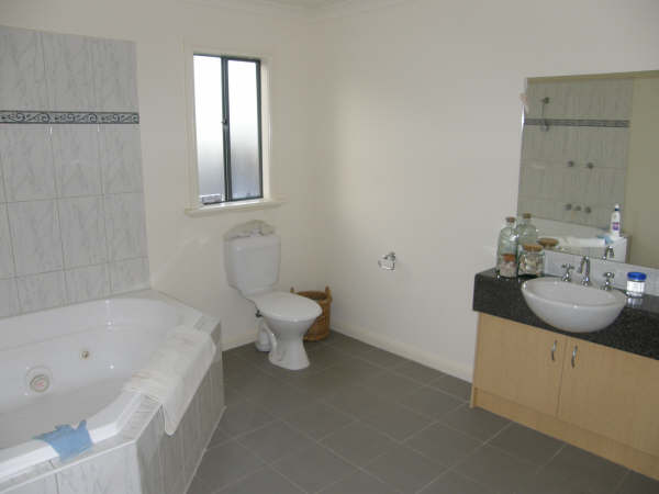 * Stunning townhouse within walk to shops * Picture