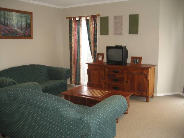 * Lovely, As New Home in Beaumont Waters * Picture