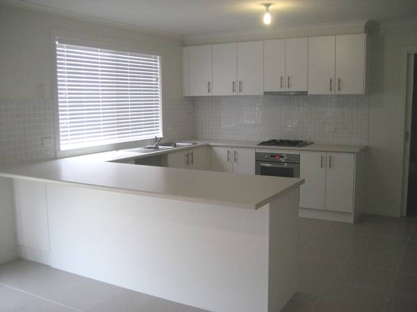 * Immaculate home with Air Con and Dishwasher * Picture