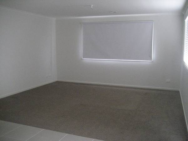 * Immaculate home with Air Con and Dishwasher * Picture