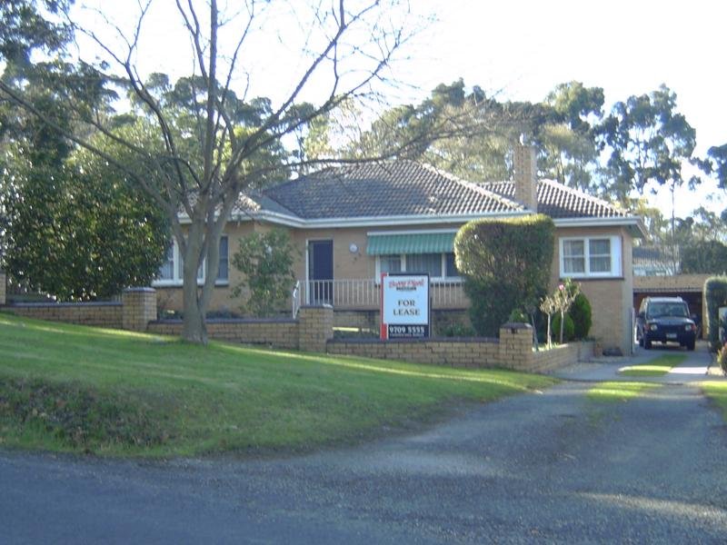 * Three bedroom home is Olde Berwick * Picture 1