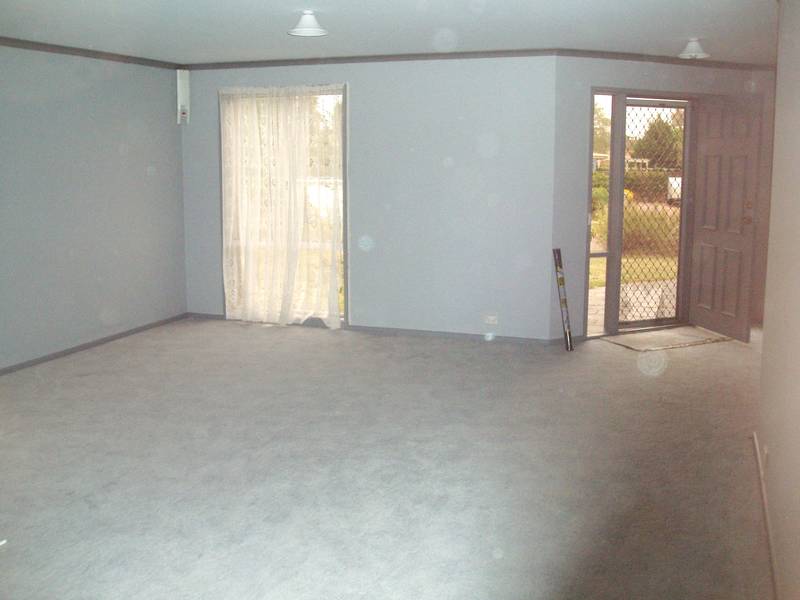 * Walking Distance to Berwick Fields Primary * Picture 3