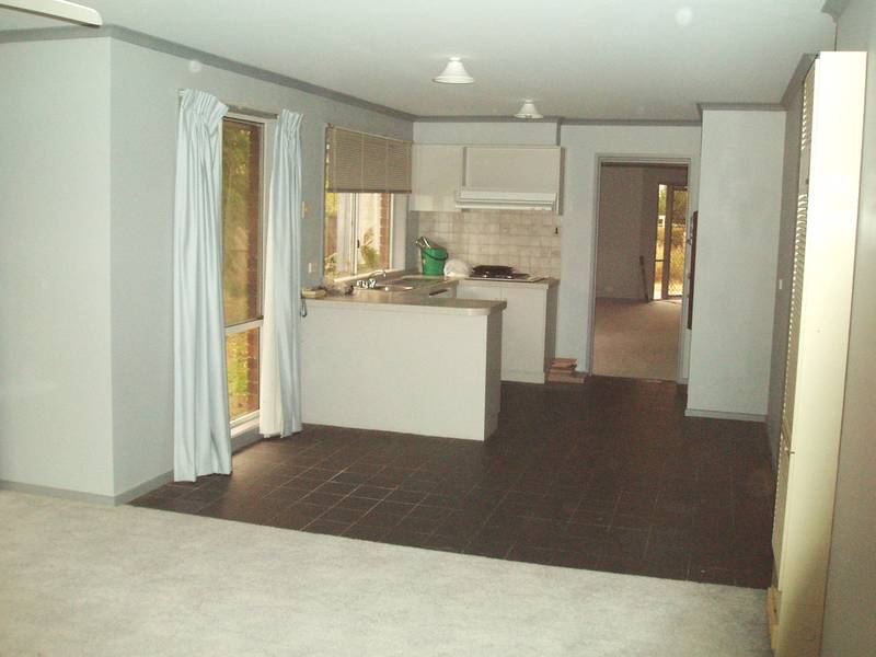 * Walking Distance to Berwick Fields Primary * Picture 2