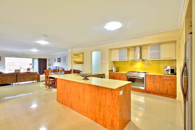 * Elegance and Spacious Home in The Chase * Picture 2