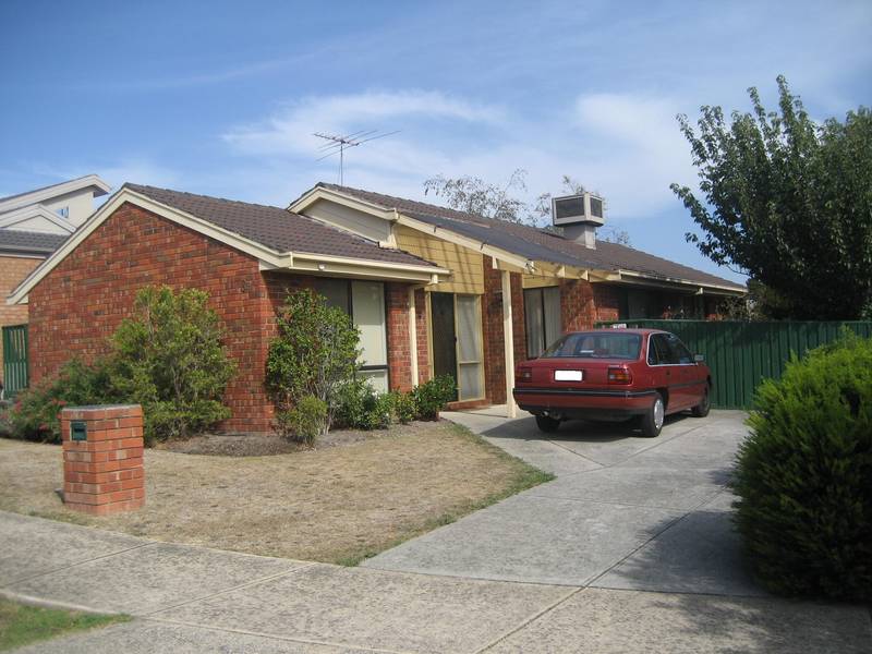 * Beautiful family home in quiet court location * Picture 1