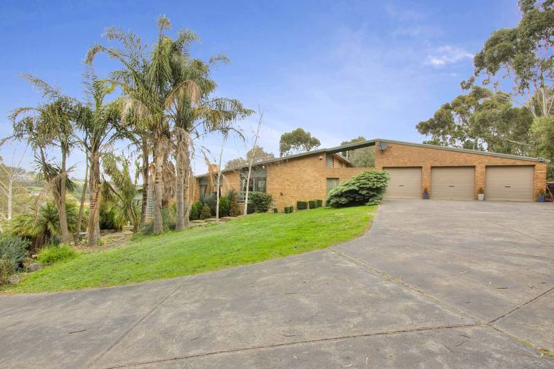 4841m2 - Top of the Hill - Great Views Picture 1