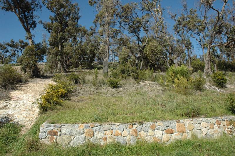 Elevated 1627m2 Block with Views Picture 1